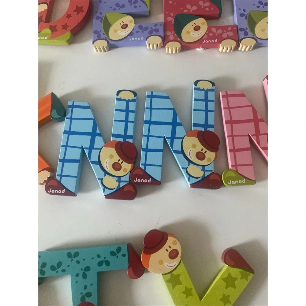 Jonad 21 Letters Wooden Sellout Assorted Alphabet Clown Letters